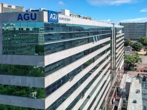 AGU prepara defesa de Moraes nos EUA