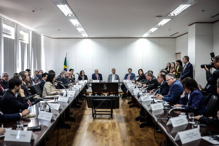 Alckmin diz que prioridade é evitar sobretaxa dos EUA até