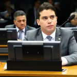 Aliado de deputado é acusado de cobrar 15% de propina