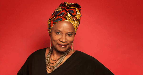 Angélique Kidjo vai ser a primeira africana negra a receber