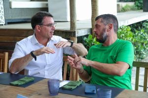 Após exoneração de Washington Reis, Bacellar e Flávio Bolsonaro se