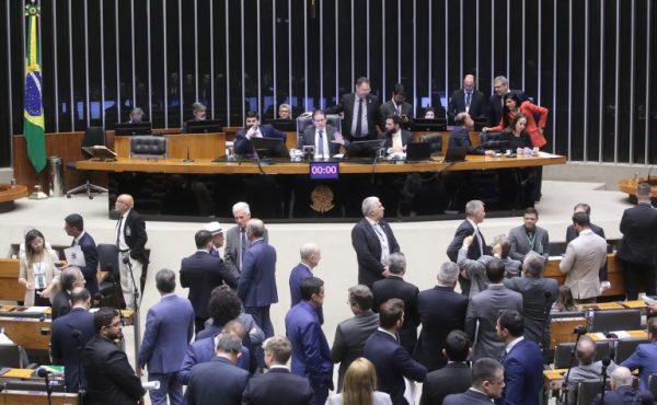 Aprovado projeto que garante ajuda para translado de brasileiros mortos