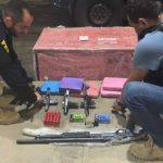 Armas, munições, e drogas são apreendidas durante fiscalização a ônibus