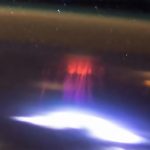 Astronautas flagram “duendes vermelhos” sobre a Terra