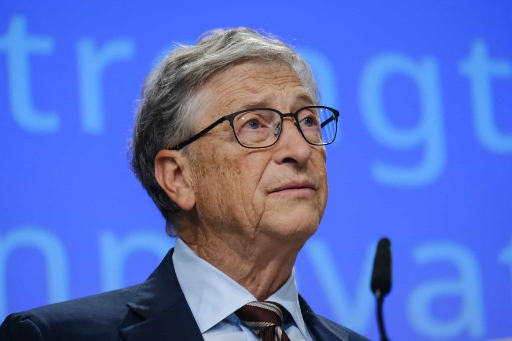 Bill Gates critica cortes de Trump na ajuda internacional: “Um