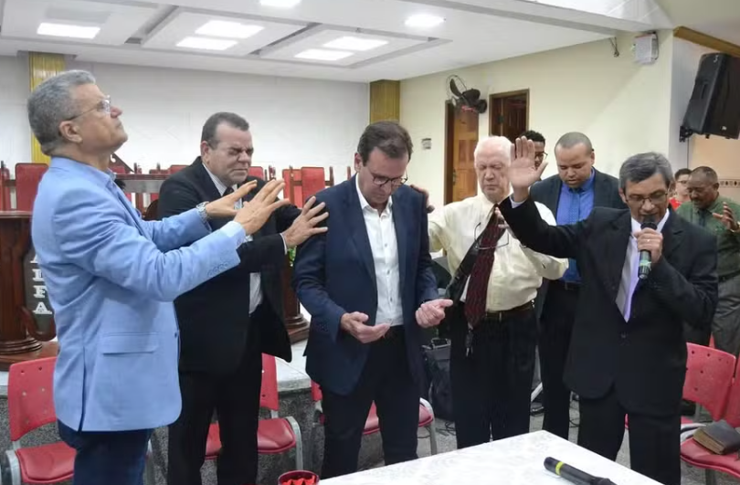 Bispo da Universal trata Paes como pré-candidato ao governo do