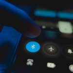 Bitchat: aplicativo de mensagens funciona com Bluetooth ao invés de