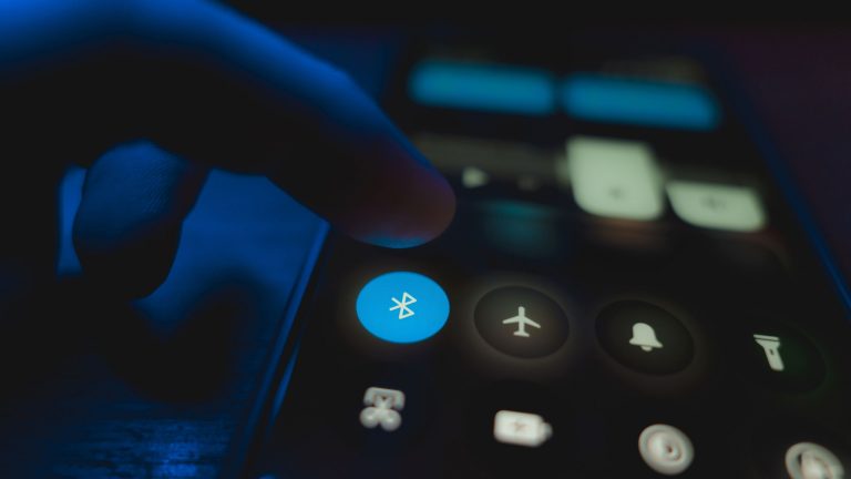 Bitchat: aplicativo de mensagens funciona com Bluetooth ao invés de