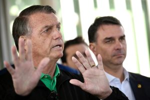 Bolsonaro diz sentir que vai ser preso até mês que
