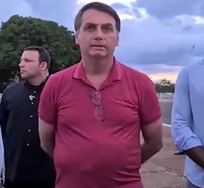 Bolsonaro volta a ter mal-estar e cancela agenda após crises