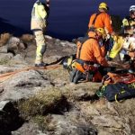 Bombeiros preparam resgate de criança que caiu em cânion no