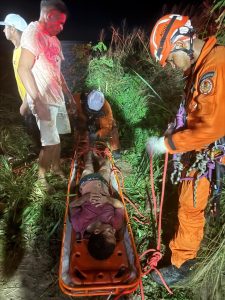 Bombeiros resgatam homem que caiu em ribanceira com 150 metros