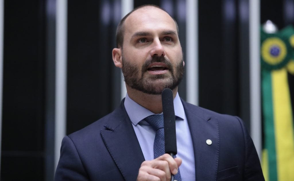 Boulos aciona PF e pede demissão de Eduardo Bolsonaro por