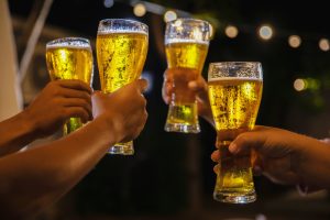 Brasil mantém 3º lugar na produção mundial de cerveja; Alemanha