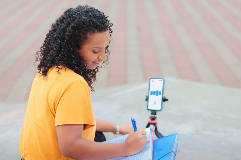 Brasileiro usa IA sem saber como tecnologia funciona, diz pesquisa