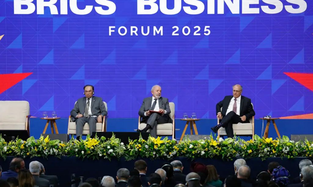 Brics: Lula defende regras compartilhadas para inteligência artificial