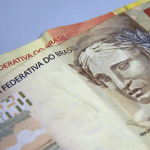 Caixa libera abono salarial para nascidos em setembro e outubro