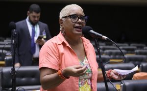 Câmara dos Deputados debate racismo estrutural na enfermagem em audiência