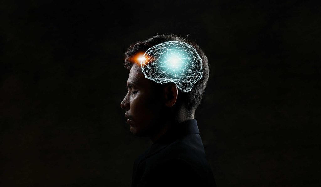 Capacete com IA transforma pensamentos em textos com 75% de