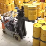 Carregamento de mel orgânico embarca para os EUA