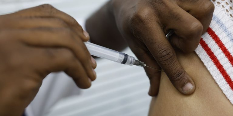 Casos de Síndrome Respiratória Aguda Grave estão em queda, diz
