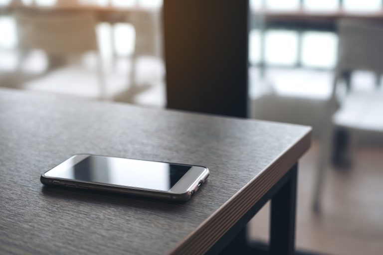 Celulares podem escutar nossas conversas? Estudo responde