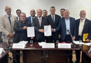 Centrais e Alckmin debatem defesa da indústria e dos empregos