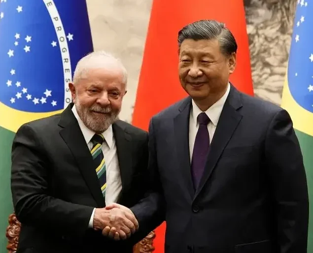 China condena tarifa dos EUA contra o Brasil e acusa