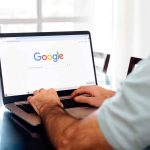 Chrome ganha resumos de lojas com IA para ajudar nas