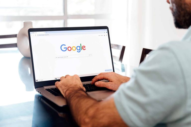 Chrome ganha resumos de lojas com IA para ajudar nas