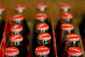 Coca-Cola atenderá pedido de Trump e lançará refrigerante com açúcar