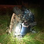 Colisão entre carro e caminhão deixa duas pessoas mortas na