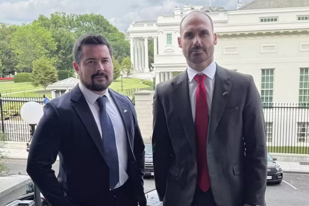 Com comitiva de senadores prestes a embacar para os EUA,