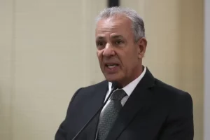 Comissão de Ética da Presidência decide punir ex-ministro de Bolsonaro