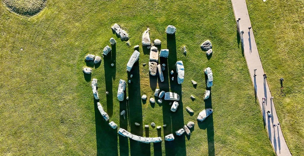 Como as pedras de Stonehenge foram parar lá?