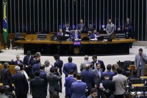 Congresso aprova “PL da Devastação”; projeto flexibiliza regras do licenciamento