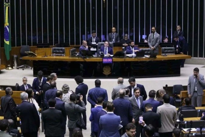 Congresso aprova “PL da Devastação”; projeto flexibiliza regras do licenciamento
