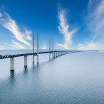 Conheça a ponte que some no mar unindo dois países