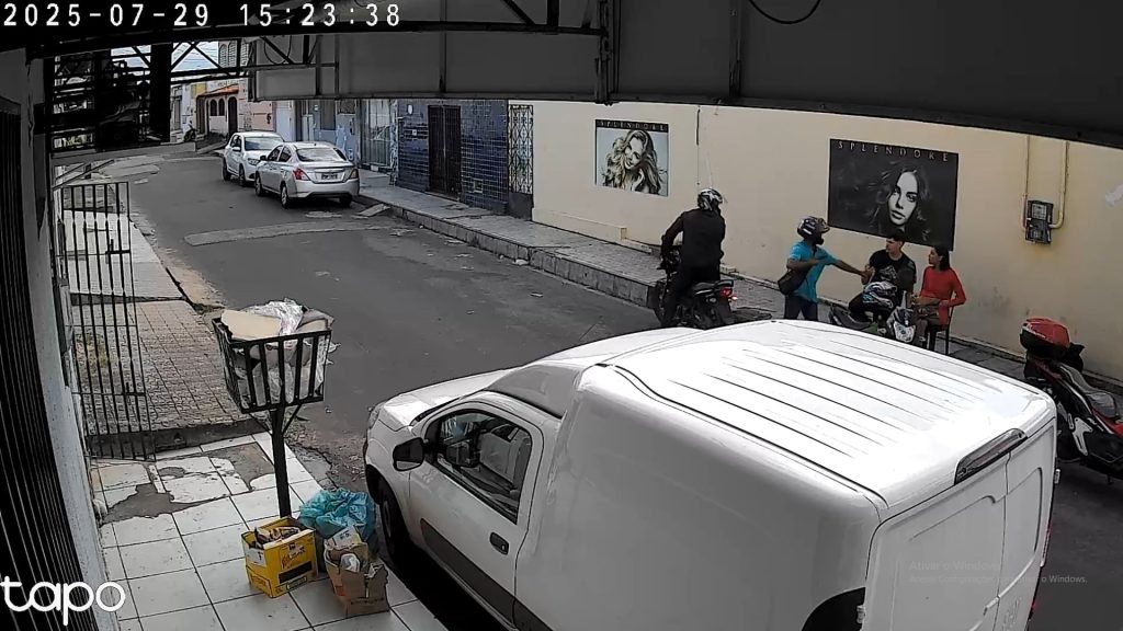Criminosos atiram em vítima que recusou entregar celular