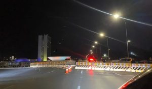 Deputados deixam acampamento em frente ao STF após ordem de