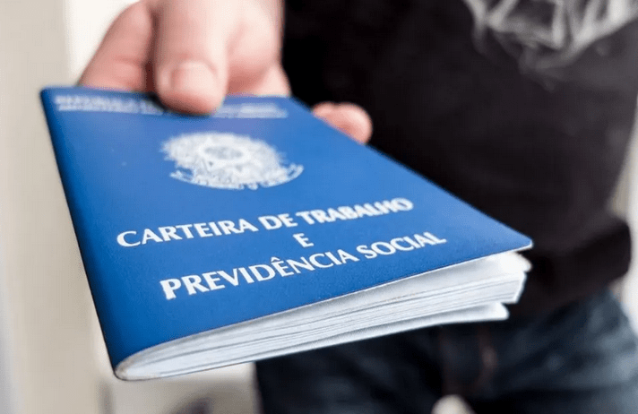 Desemprego no Brasil recua a 5,8% e atinge menor nível