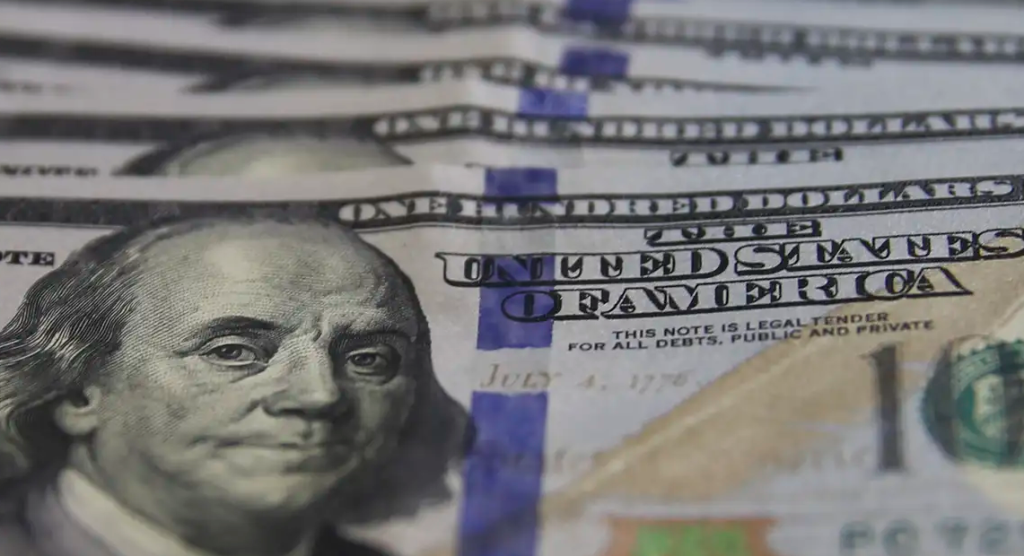 Dinheiro de brasileiros no exterior soma US$ 654,5 bilhões em