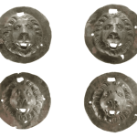Discos de bronze misteriosos são descobertos em túmulo da era