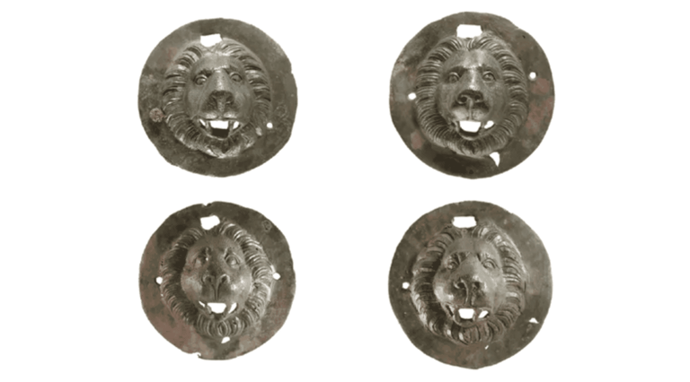 Discos de bronze misteriosos são descobertos em túmulo da era