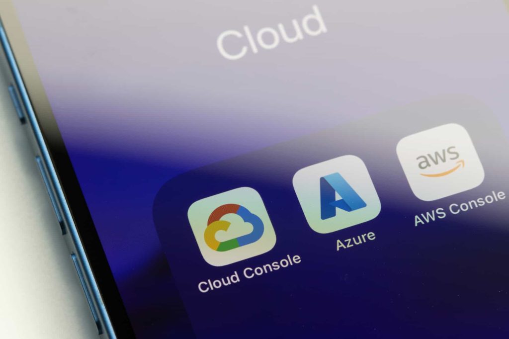 Domínio da Microsoft e Amazon prejudica a concorrência, diz investigação
