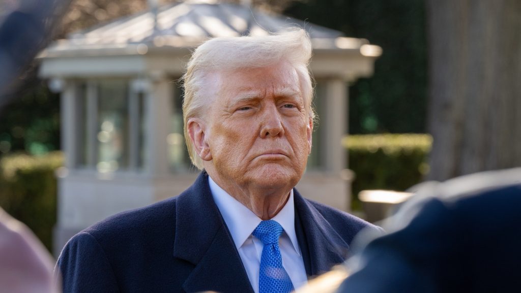 Donald Trump anuncia seu plano para acelerar a IA nos
