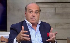 Dono da RedeTV! diz que “sujeito de aparência africana” roubou