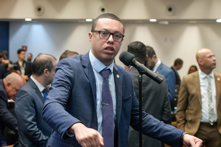 Douglas Gomes propõe programa para combater controle criminoso de provedores