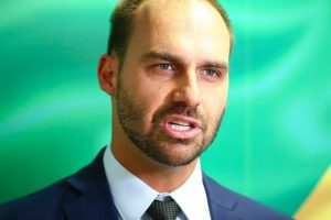 Eduardo Bolsonaro defende retaliação de Trump ao Brasil e sugere