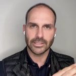 Eduardo Bolsonaro diz que tornozeleira no pai é perseguição –